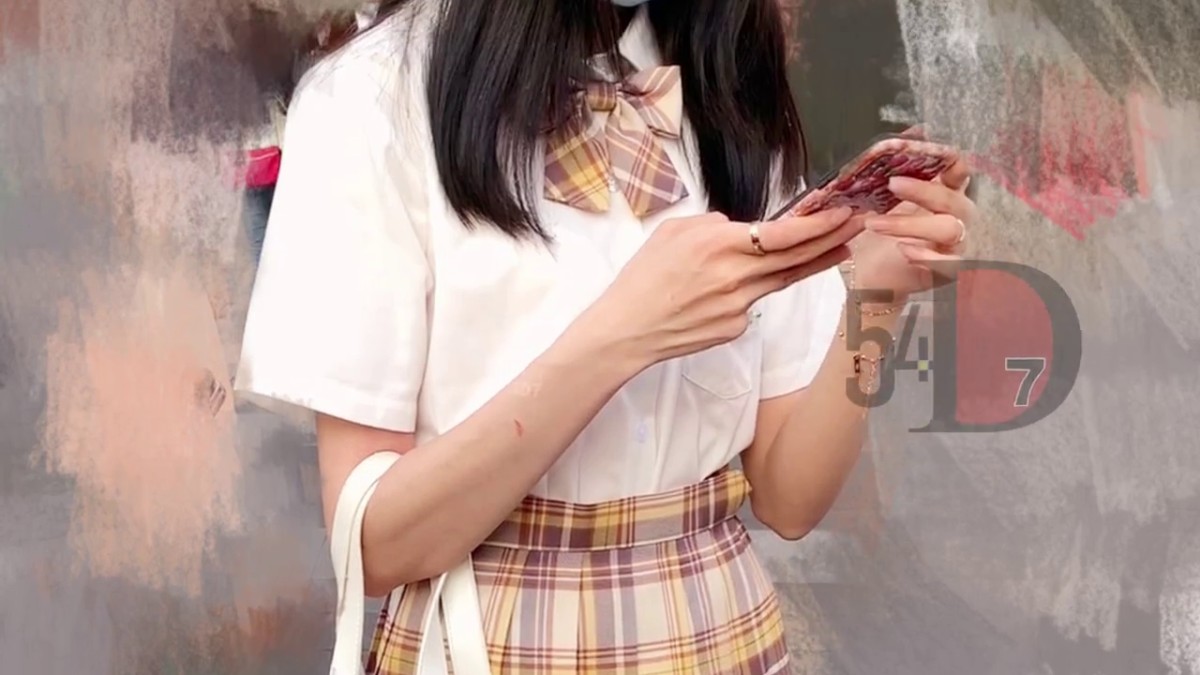 最新流出 近距离偷拍拍高颜值JK群长腿美女