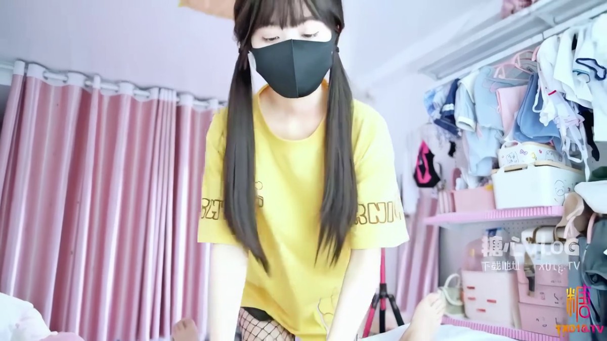 粉嫩白虎清纯少女【懒懒猪】 外卖少女的赔偿，勤工俭学的女孩不小心弄撒客人外卖~只能用自己来补偿宅男