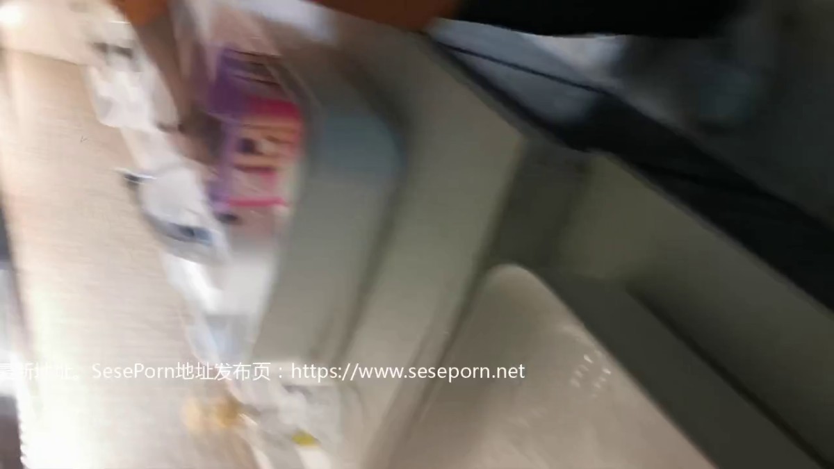 极品新流出厕拍高颜值《商城女神》边撸边拍
