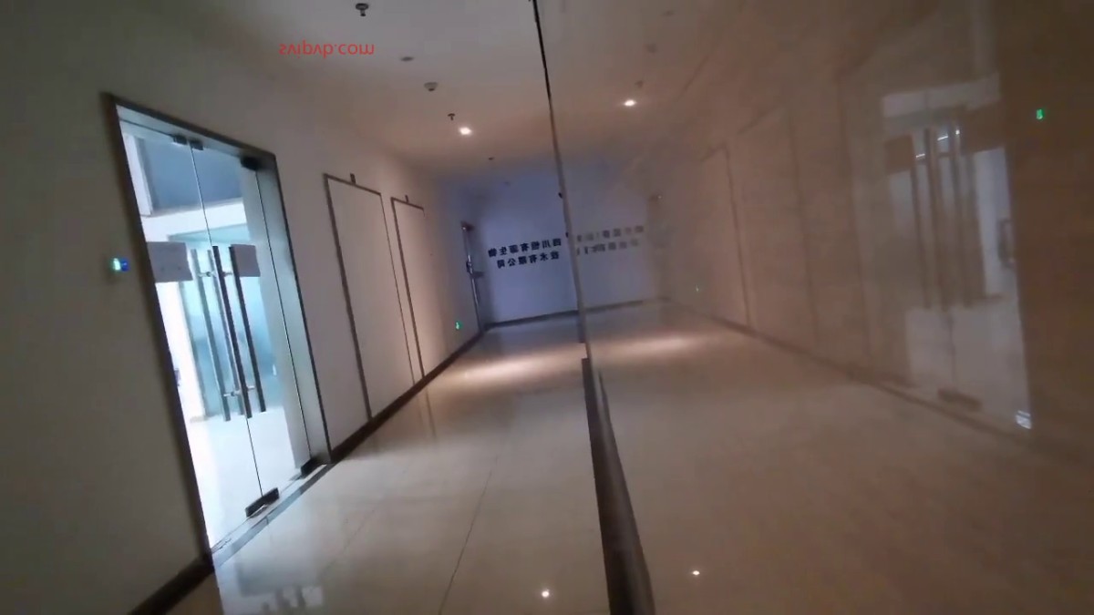 电影院女厕蹲守连续抵近偷拍几个美女的小嫩鲍还有一个无毛B