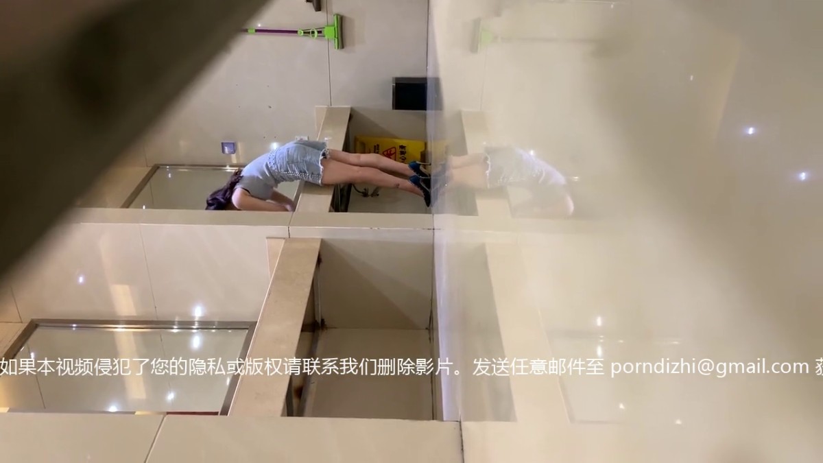 热裤美妞 超极品性感高跟鞋 画面非常美