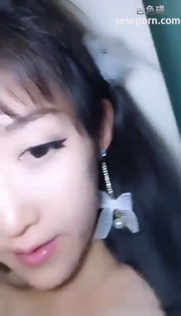 宅男女神瞳孔妹子直播秀来大姨妈了扯卫生棉条自慰再尿尿给网友看