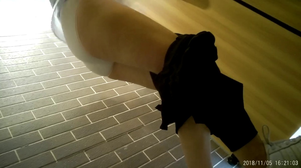 大神潜入商场女厕全景偷拍年轻妹子的极品嫩鲍