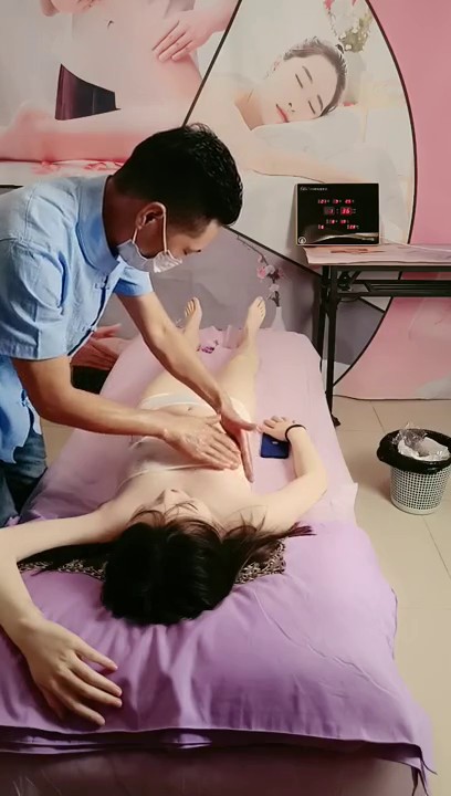 最新私密按摩【养生私密会所】09.26极品少女全身按摩 技师强操和男友打电话的极品白富美 粉丝要求内射 高清源码录制