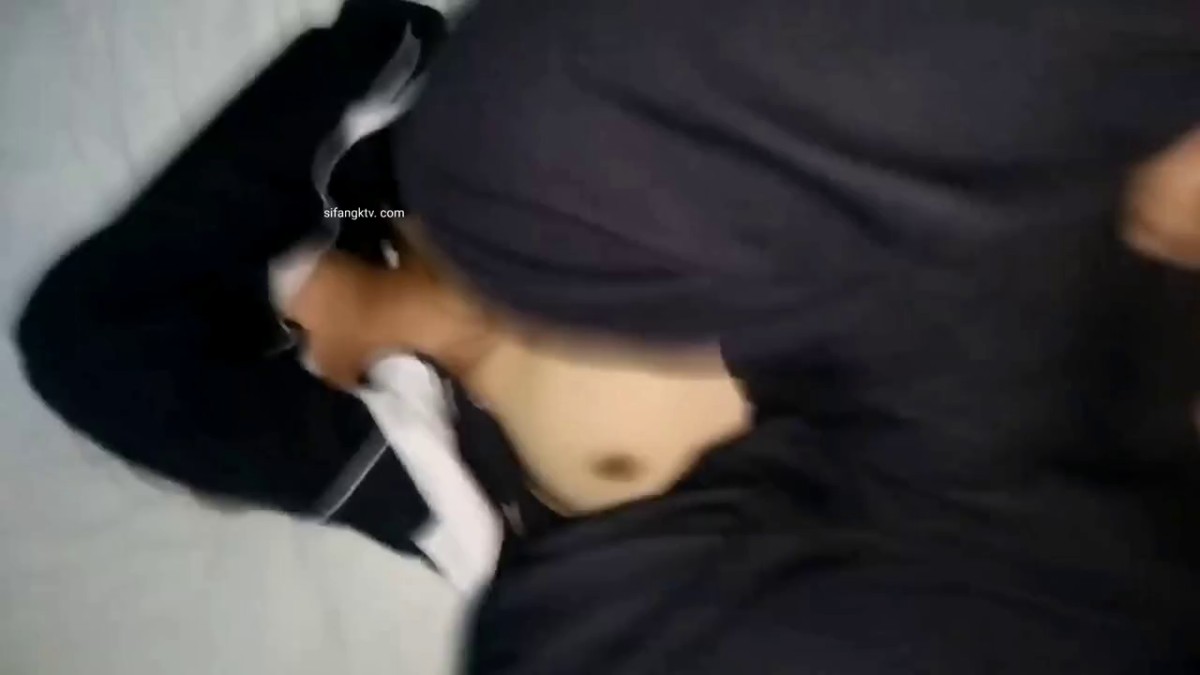 劲爆泄密！广州某高校高三学生极品校花因欠债被社会青年威逼至酒店爆艹内射美鲍 饱满阴户超得劲！