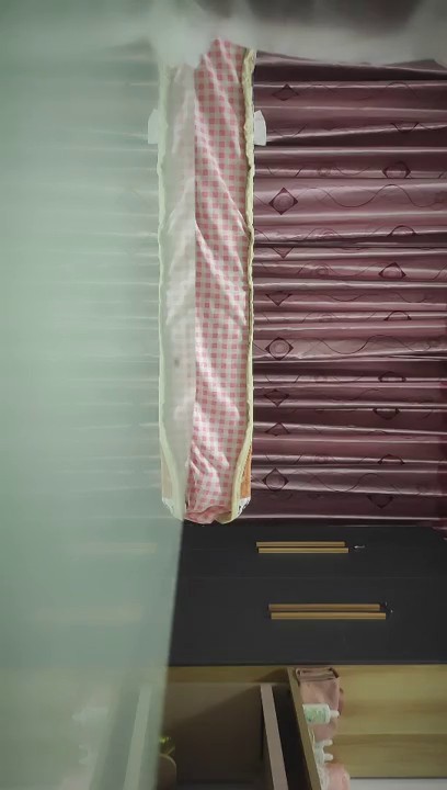 2021.10.25，【探花新人约嫩妹】，大胸00后小姐姐，约到家中啪啪，小穴超紧直喊疼，激情啪啪香艳刺激撸管佳作