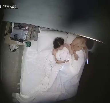 2021-11-5最新流出乐橙酒店摄像头偷拍年轻情侣两小无猜激情热战