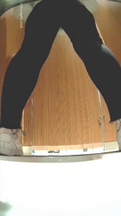 最新精选全镜偷窥美女嘘嘘 超级大屁屁 一脱就尿 高清原档