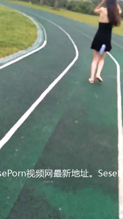 【极品 推荐】超女神小喵最新啪啪甄选 操场被操 户外露出 户外啪啪 三女互舔 强制口爆 极其淫荡 高清720P版 (45)