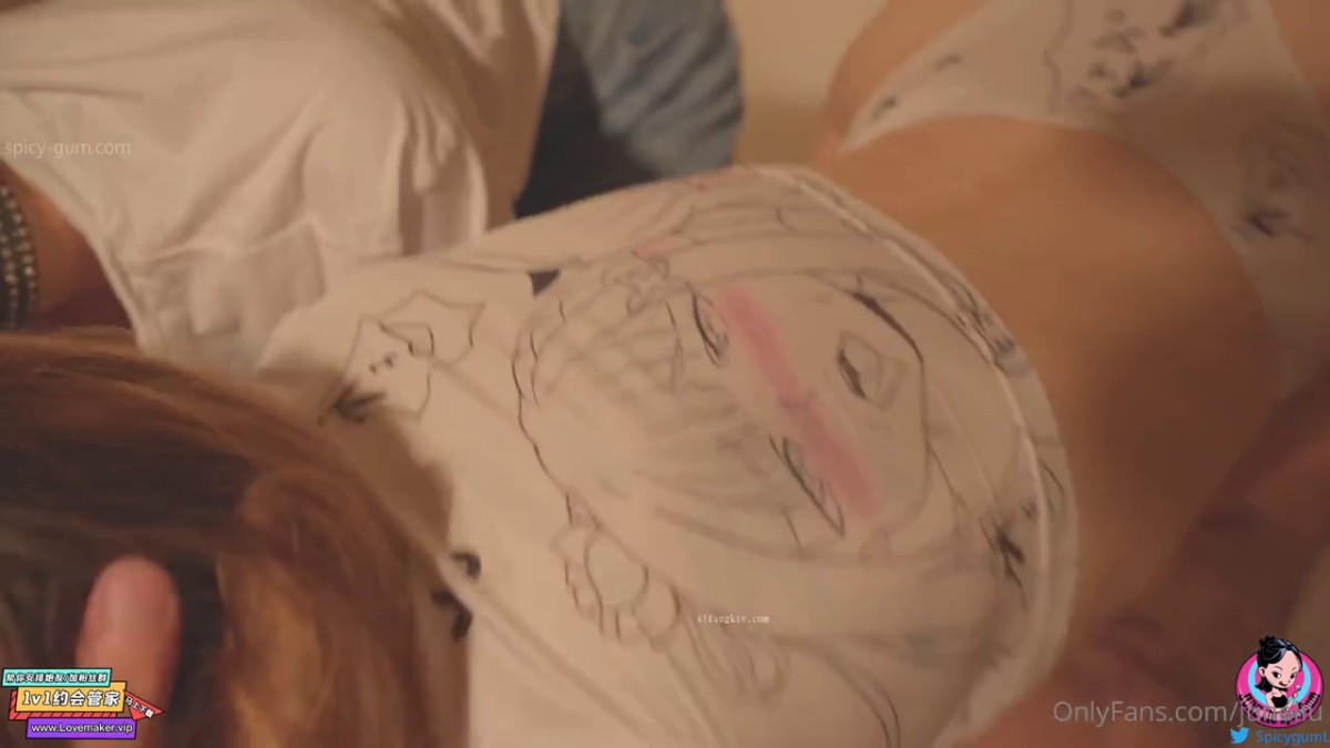 【至尊级 推荐】国际名媛极品骚货留学生『刘玥』震撼新作-闺蜜送给男友的礼物 大屌双飞操两嫩鲍 高清1080P原版