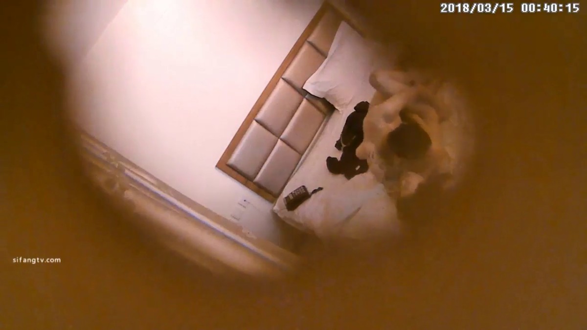 酒店偷拍，面容姣好的女神 被男友狠操忍不住骚骚地喊道 啊啊啊好深，叫床绝逼是一绝，嘈杂的电视声音也样熬不住她的骚叫