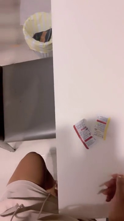 淫荡小骚货！3P大战土耳其兄弟！双吊前后夹击，后面操着前面插嘴，从下往上时间，深插到底