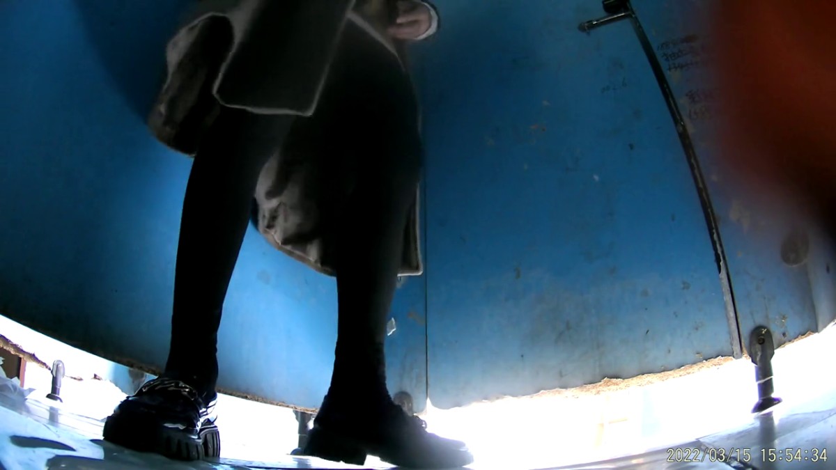 五月新流出厕拍大神潜入商场隔板女厕全景偷拍4 几个颜值靓妹爱干净妹妹站着尿尿4K