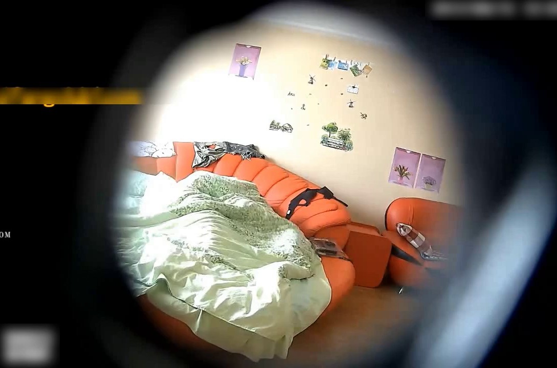 颜值不错的学姐在宾馆里笑的很甜美看来被操开心 好身材美腿白白嫩嫩笔直细长抱着从后面抽插啪啪爽销魂啊【水印】