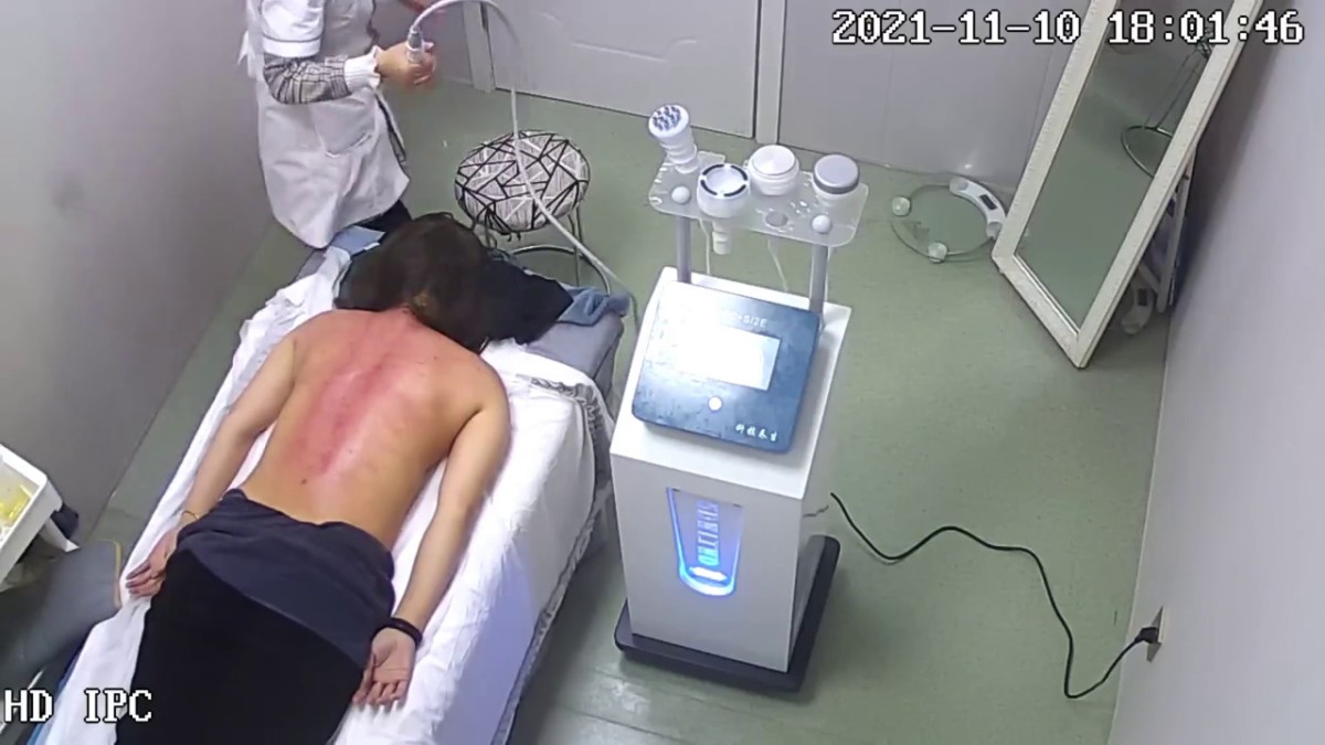 私房一月最新流出 稀有黑客破解美容院摄像头11-12月胸部按摩激光雷射除逼毛2021-11-10