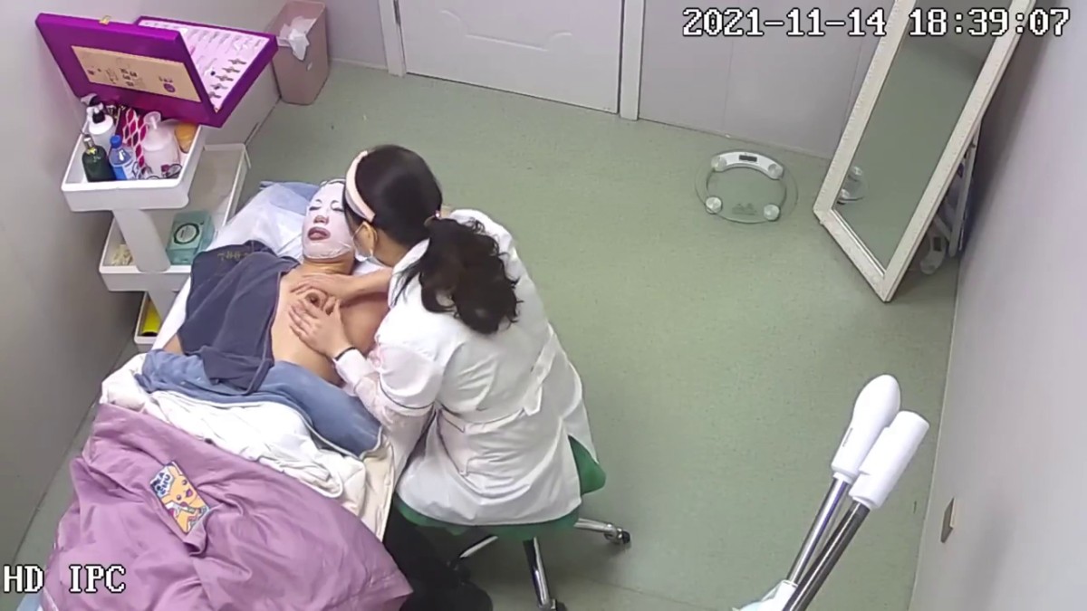 私房一月最新流出 稀有黑客破解美容院摄像头11-12月胸部按摩激光雷射除逼毛2021-11-14