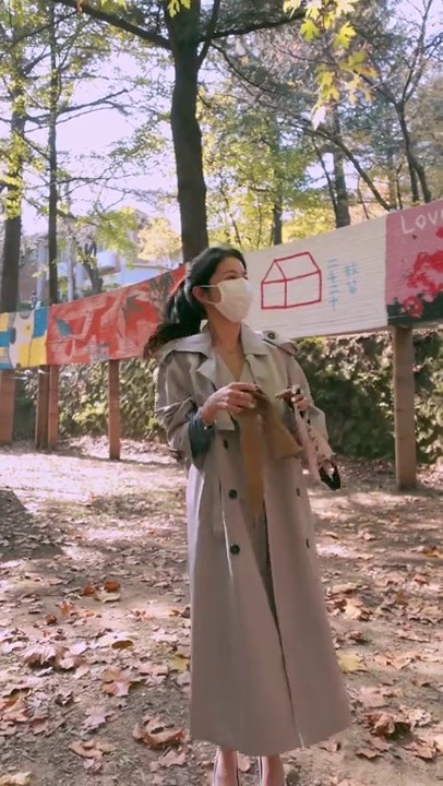 【精品】巅峰颜值女神尤物『jena』户外拍摄拾趣 甜美精致脸蛋修长雪白美腿黑丝翘臀诱惑 珍娜的步行