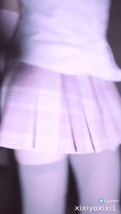 国产CD系列极品伪娘曦曦新作 JK灰丝电梯口飞机撸射射美腿