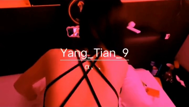 最新顶级反差婊YangTian，如此清纯的脸蛋 还有那瘦长模特儿身材，黑丝长腿，让人秒硬的那骚货，毒龙技术牛 狠操大屁股