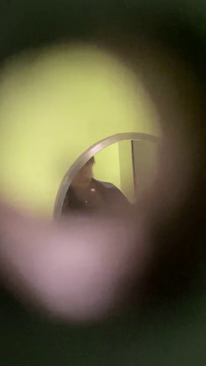 某大型餐饮连锁店绿背景墙连续偸拍多位气质漂亮小姐姐大小便镜头刁钻拍脸又拍下面无水4K原档2