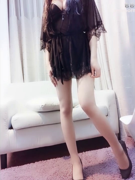 最新2018重磅福利网红尤物女神私人玩物会员版睡衣宝贝玩物丝足美腿电动玩具搞出好多水水3V1