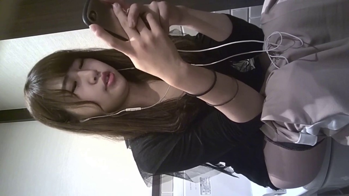 西餐厅美女如云高级坐厕正面镜头偸拍多位都市气质制服美女方便清纯嫩妹天然白虎逼属实太顶了4