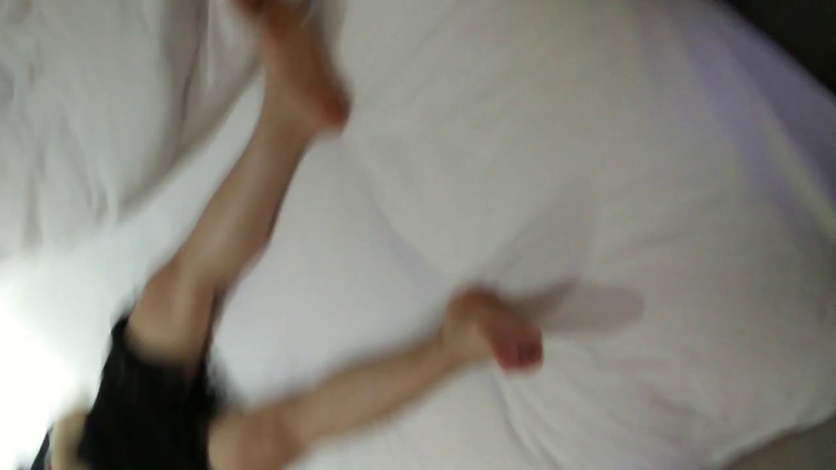 私密猎奇圈付费重磅视频，死猪玩系列第五期，玩点更刺激的小变态把嫂子给搞了10