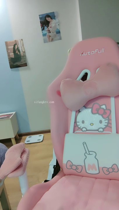 刚下海 很新鲜【170CM高挑空姐惊艳压轴出场】端庄美丽美女，腼腆害羞性格超温柔，好久没做爱 终于大方展示粉逼