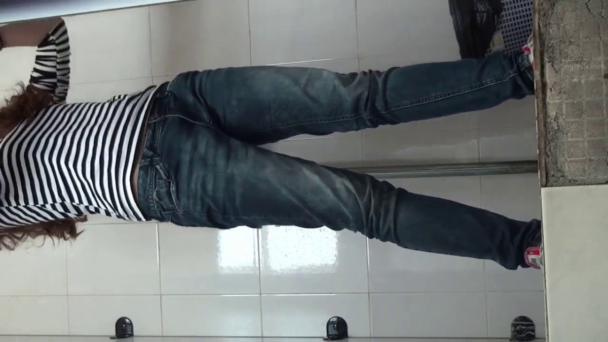 三月私房最新流出2021版马戏团大学生女厕正面全景偷拍大部分没流出过系列逼逼长得不错的皮裤学妹