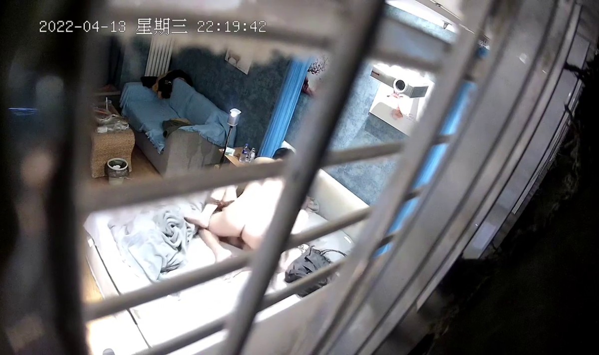 2022.4_11--13新流出360酒店摄像头偷拍 情趣舔脚 SM捆绑皮鞭拍打字母调教极品学妹2022-4-13 (4)