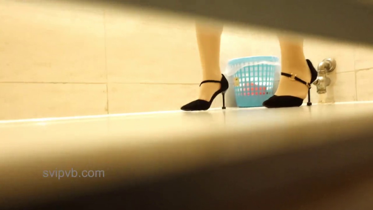 【经典厕拍】SVIP关站前原作者众筹二次流出的价值500RMB绝版厕拍3