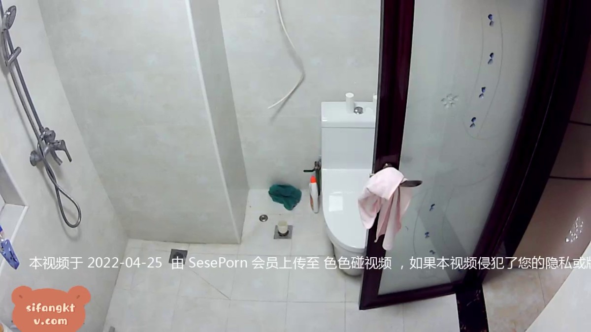 重磅推出 在浴室装摄像头偷拍姐姐洗澡2