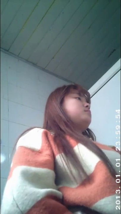 【远古经典】某大学校园厕拍4镜头固定拍摄 高颜值高身材第四季2