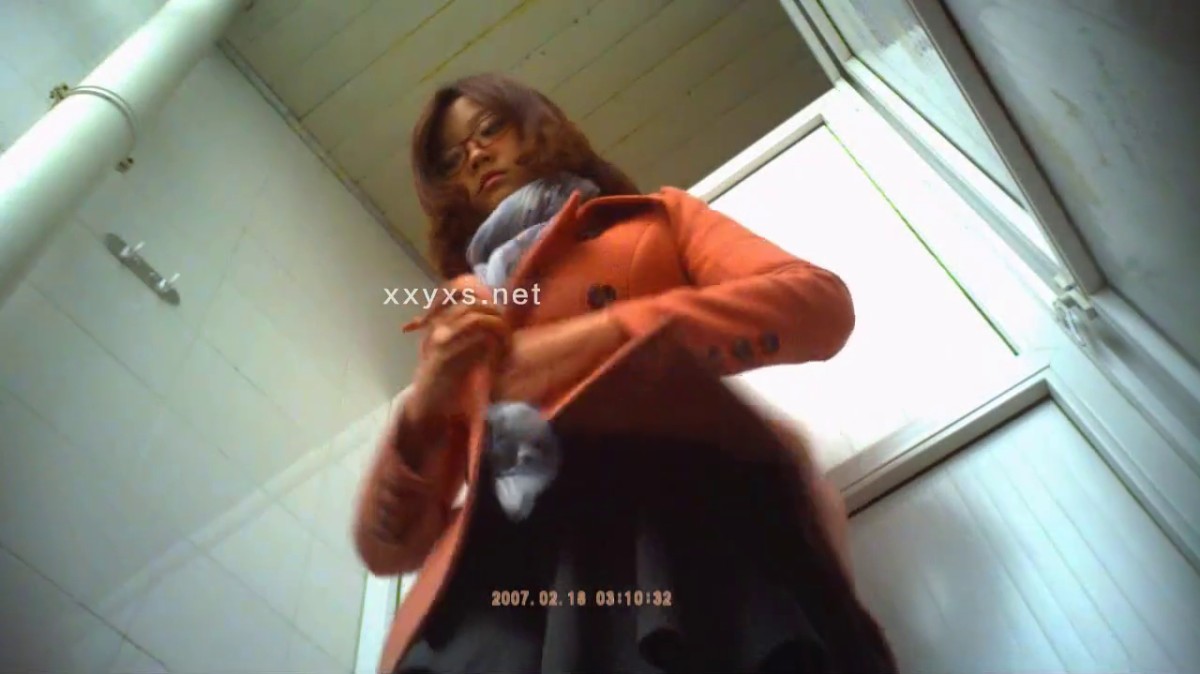 【远古经典】某大学校园厕拍4镜头固定拍摄 高颜值高身材第三季10V2