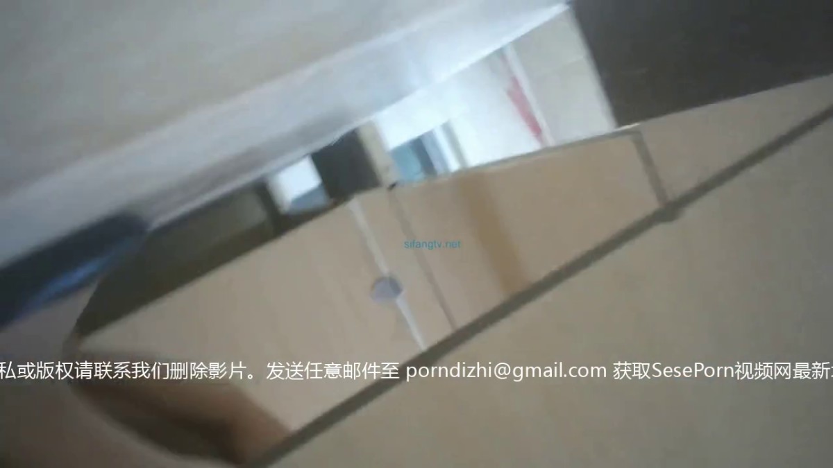 商场女厕多角度偷拍珠宝专柜 美女迎宾员的小黑鲍