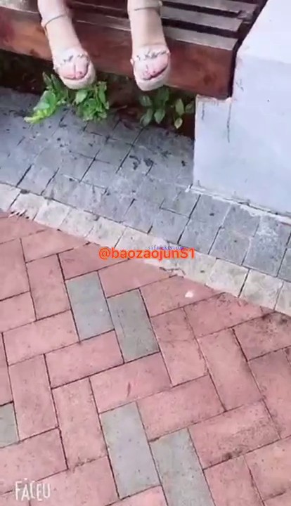 绿帽性爱狂『暴君S』超级调教女奴甄选 御用性奴群P丰臀被打红 白虎骚逼被操肿 餐桌下口交2