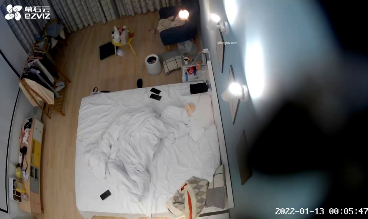 真实记录几对大学生情侣开房后的隐私生活甜言蜜语过后的激情肉体碰撞年轻人真会玩1