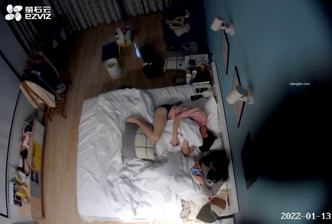 真实记录几对大学生情侣开房后的隐私生活甜言蜜语过后的激情肉体碰撞年轻人真会玩4