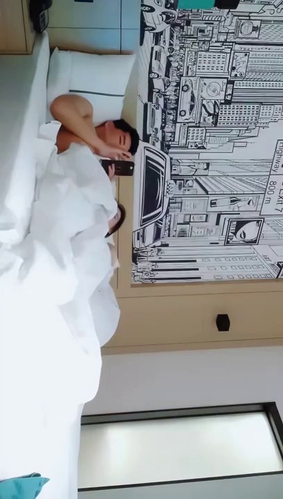 【無水印--超清新片速遞】2021.12.26，【小王胖子寻花】，中场休息继续，神似安以轩，极品外围肤白貌美