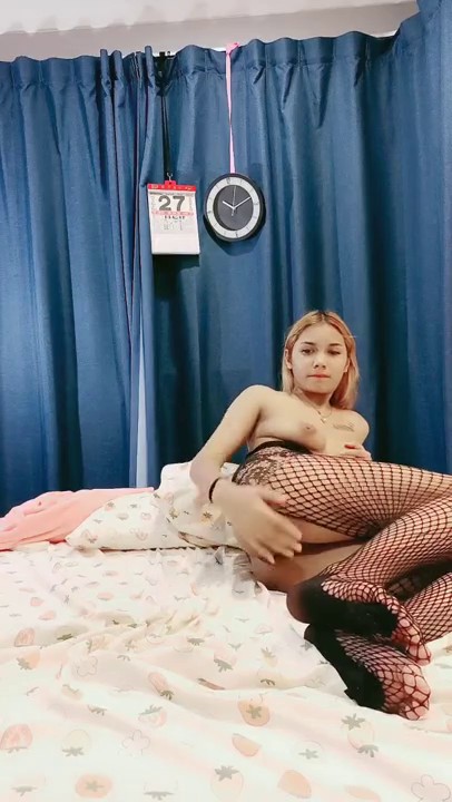 啊啊啊~兄弟有福同享，有肉一块吃 一起艹东南亚两位美女实在是太爽太刺激啦