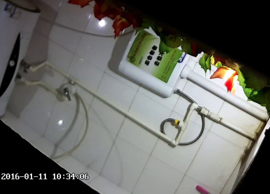 大神电子厂女工宿舍暗藏摄像头 偷窥多位高颜值的妹子尿尿2