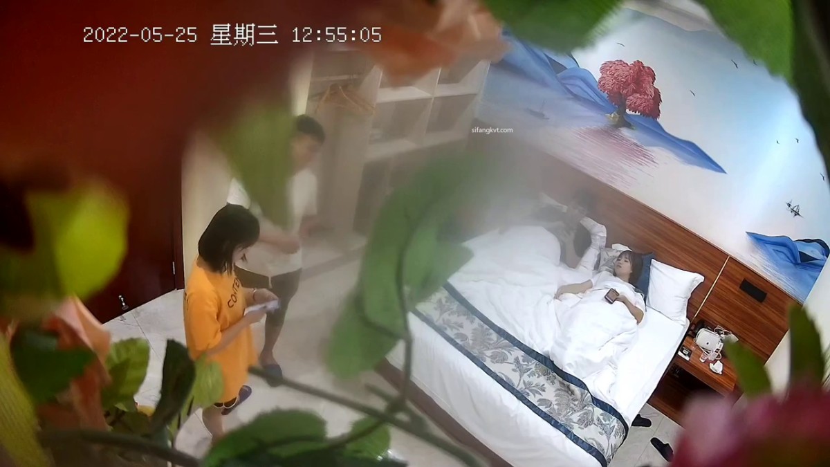 2022-5-25流出 前天摄像头被发现的绝版花草房偷拍贪吃的纹身哥每次扑腾几下就射了妹子还没爽一脸不悦