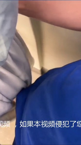 公交车顶大屁股