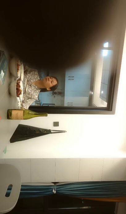 2022.6.15，【风鸣鸟唱花探】，探花直播首秀，良家家中，啤酒助兴无套内射1