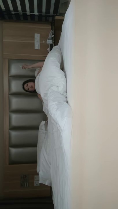 2022.2.22，【换妻探花】今夜32岁护士，良家风情，肤白人骚胸大，干柴烈火战况13