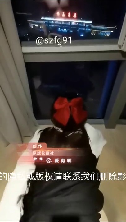 《最新硬核 精品》绝版约炮大神！推特大佬【深圳飞哥】调教3P群P极品反差婊绿奴献妻餐厅饭桌刺激3P内裤满地跑 (13)