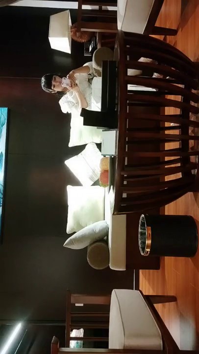 2022.7.2 ，【真实夫妻探花】，夜深人静之时，良家夫妻约单男，泳池内激情3P