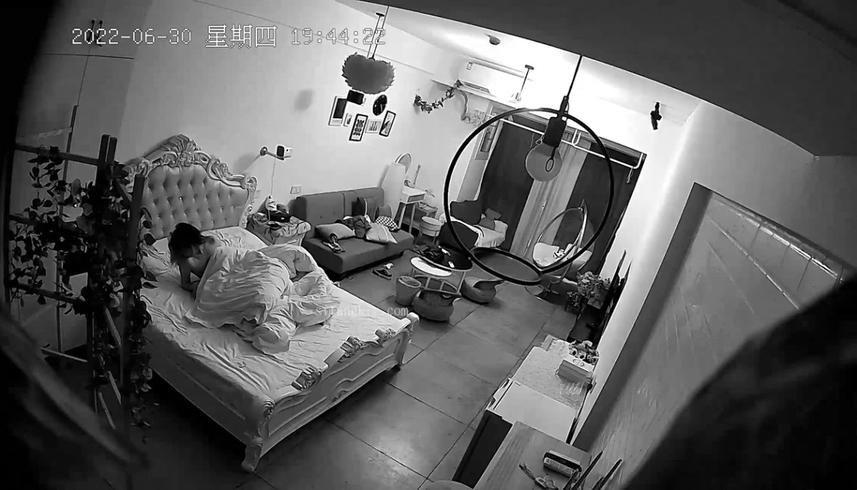 2022-7-1新流出酒店安防摄像头偷拍两对情侣开房一对貌似学生床头吵床尾和