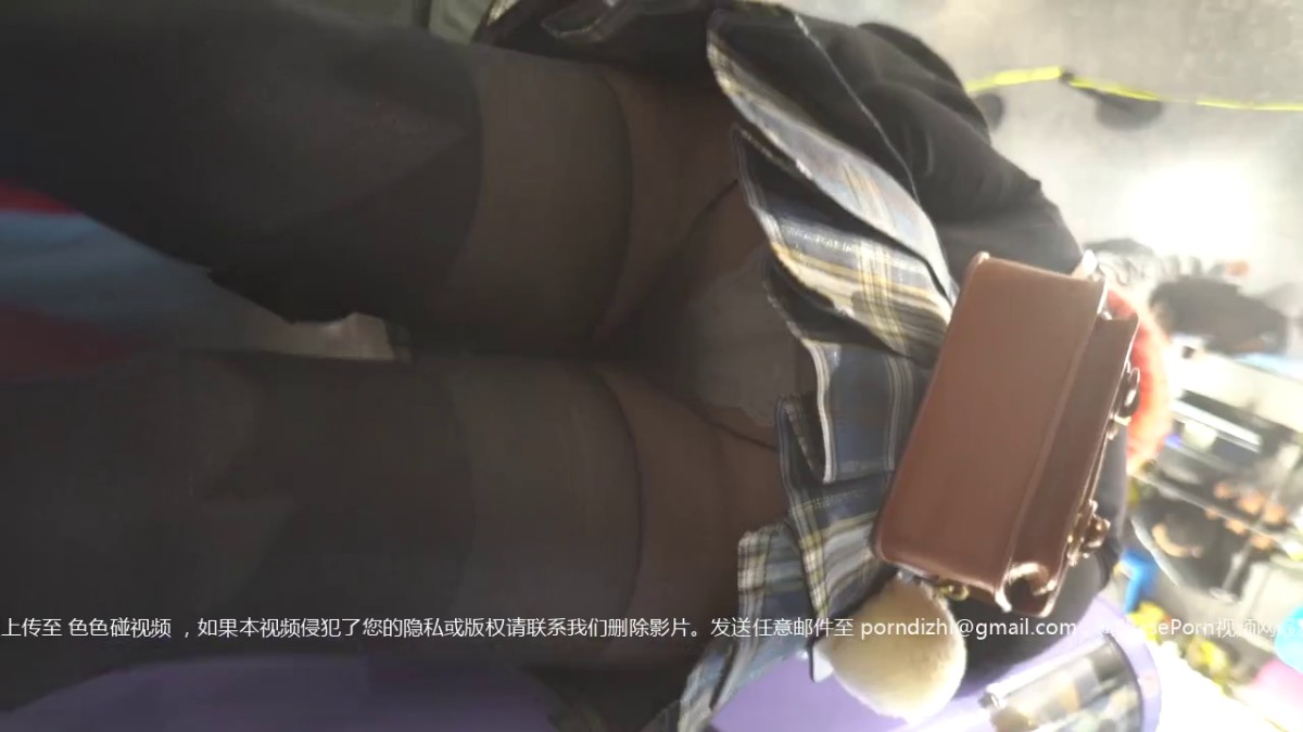 牛人大神贴身CD 众多颜值妹子各种紧贴骚内内完美勾勒屁形5