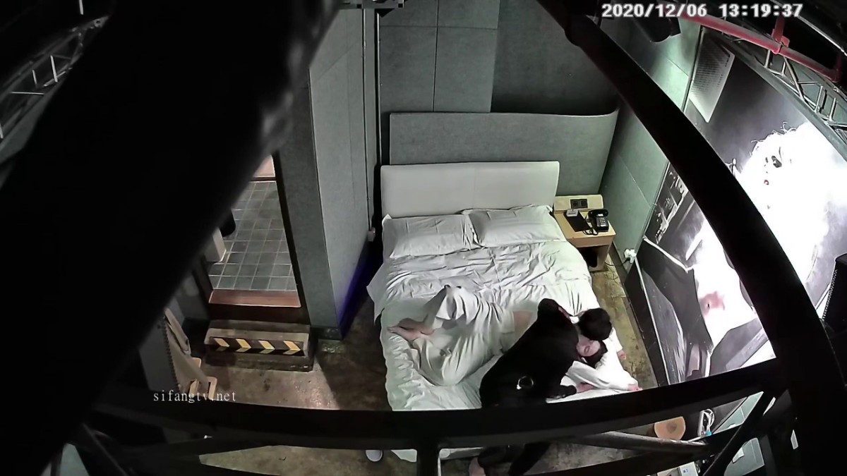 完美清晰视角欣赏数对男女教科书式造爱现场反差萝莉小美女情趣挑逗床上骚劲真是极品中的极品1